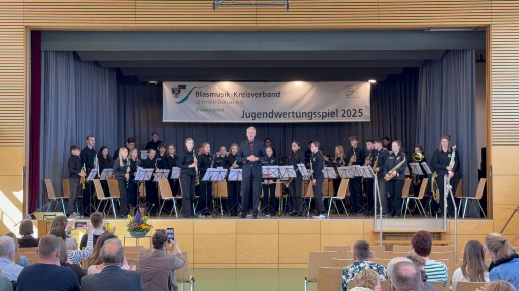 Jugendkapelle 2 auf der Bühne